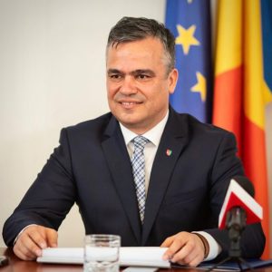 Cine este Adrian Veștea, desemnat premier de președintele Nicușor Dan - poza 1