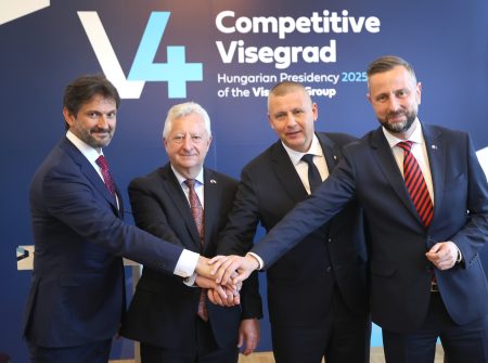 Miniştrii apărării ai Grupului de la Visegrad au convenit întărirea cooperării militare - poza 1