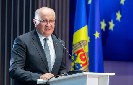 Analiști: Scandalul MoldATSA a dus la demisia premierului Alexandru Munteanu; o criză politică prelungită ar putea afecta negocierile cu UE - poza 1