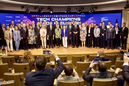 România se alătură alianței europene de investiții pentru a mobiliza 80 miliarde EUR pentru întreprinderi tehnologice în curs de extindere (BEI) - poza 1
