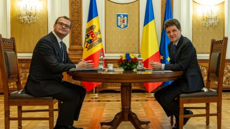 Preşedintele Nicuşor Dan l-a primit pe Vasile Tofan, Republicii Moldova. Un punct central al discuţiilor, situaţia de securitate complexă din regiune, generată de războiul de agresiune al Rusiei împotriva Ucrainei - poza 1