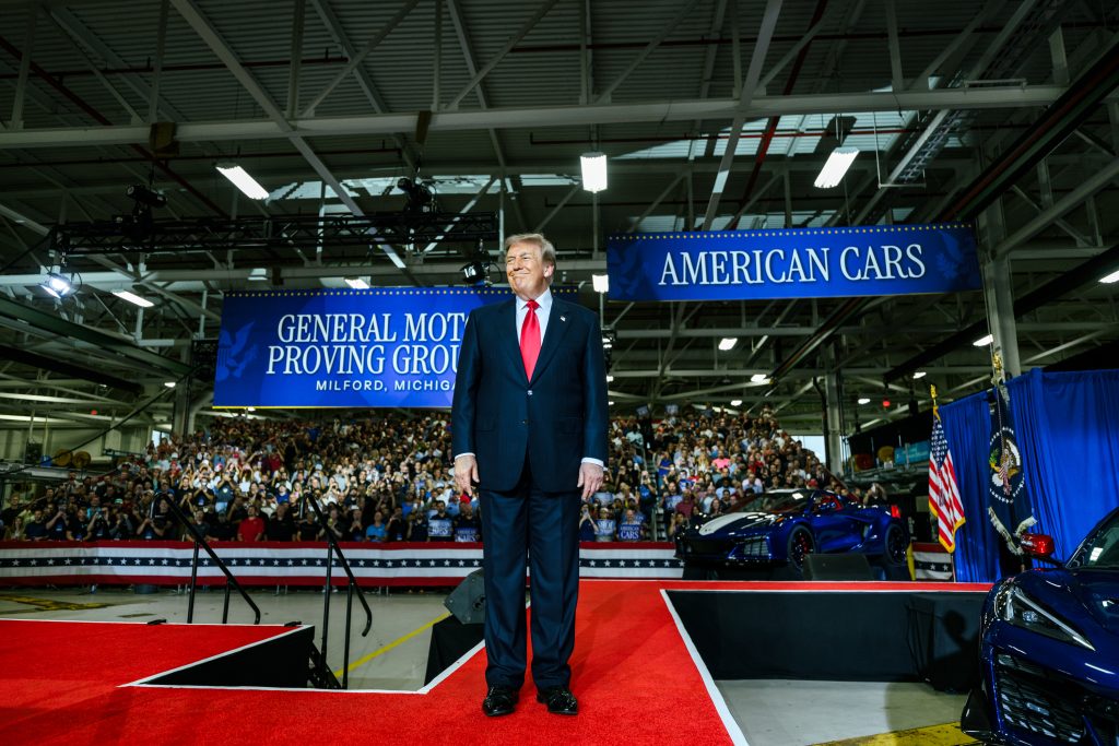 Trump &icirc;i atacă pe democraţi de la tribuna General Motors, &icirc;n perspectiva alegerilor parţiale din noiembrie
 - poza 1