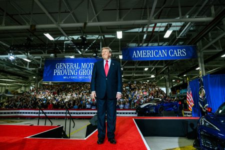 Trump îi atacă pe democraţi de la tribuna General Motors, în perspectiva alegerilor parţiale din noiembrie - poza 1