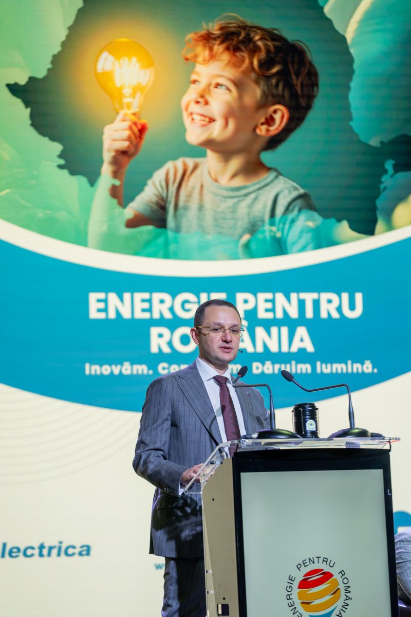 Alexandru Chiriță: „Nu avem nevoie de încă o soluție. Avem nevoie de patru ore”; Electrica lansează programul „Ținem România Aprinsă”, oferind gratuit energie companiilor care își mută consumul în orele cu producție solară ridicată