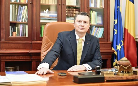 Cosmin Marinescu (BNR): Dezvoltarea sustenabilă depinde de calitatea instituțiilor și de educația economică; aderarea la zona euro poate fi proiectul strategic al României în următorul deceniu - poza 1
