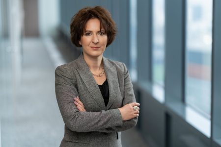 Gabriela Cacerea, Partener NNDKP: “Cele mai mari oportunități de investiții în următorii cinci ani se află în sectorul energiei regenerabile, în special în solar și eolian” - poza 1