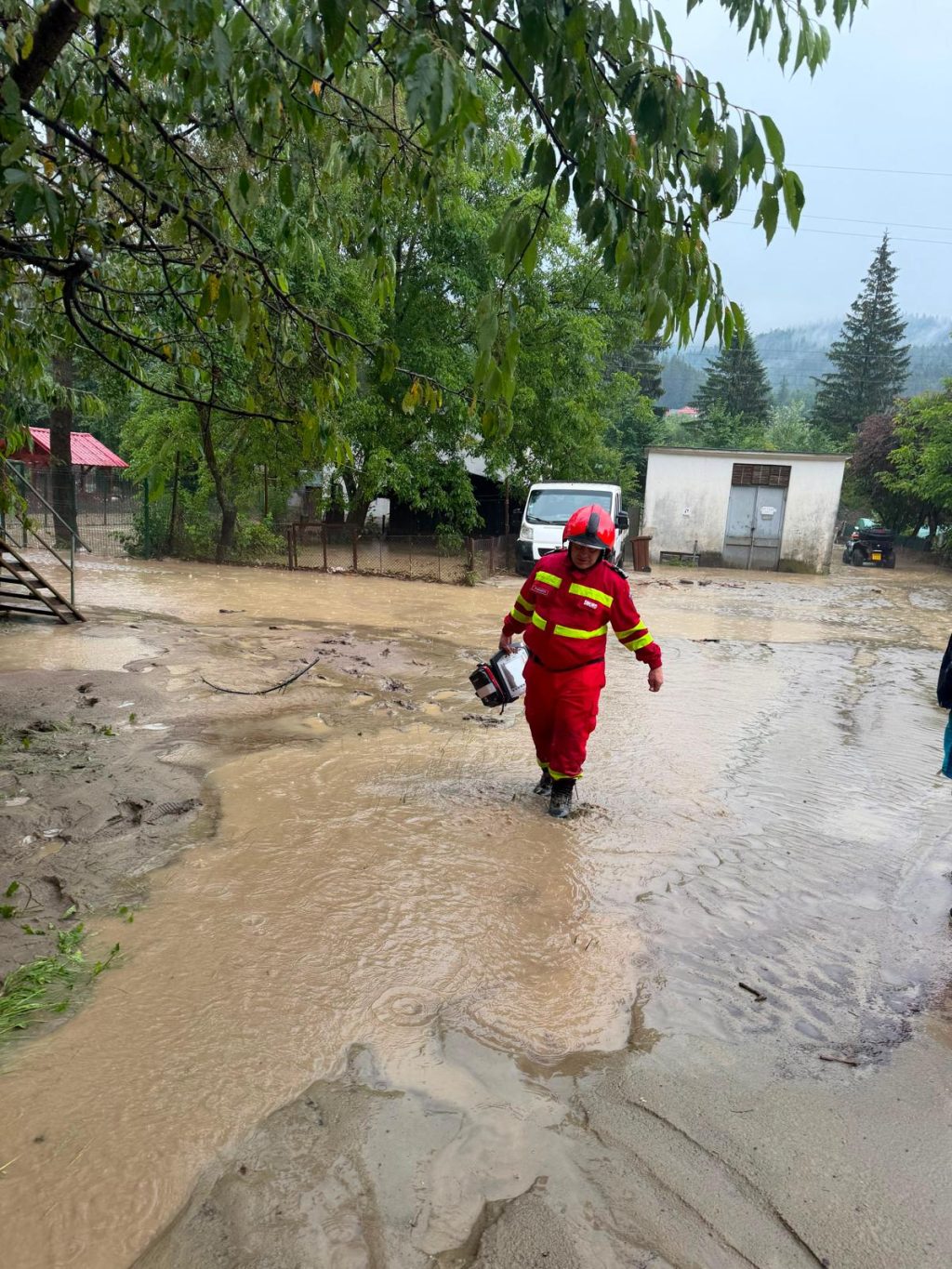 Restricţii de circulaţie pe DN 1, &icirc;ntre Breaza de Jos şi Nistoreşti, Prahova, din cauza inundaţiilor
 - poza 1
