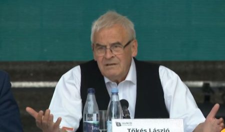  László Tőkés, la Tuşnad: Maghiarii din Transilvania sunt în declin demografic; „fac parte dintre grupurile etnice aflate în pericol din Europa” - poza 1