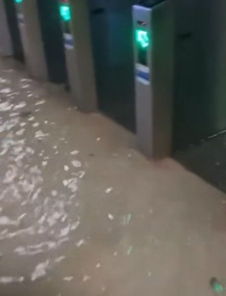 Stația de metrou Piața Victoriei 2, închisă temporar după furtuna din București. Apa a ajuns pe calea de rulare - poza 1