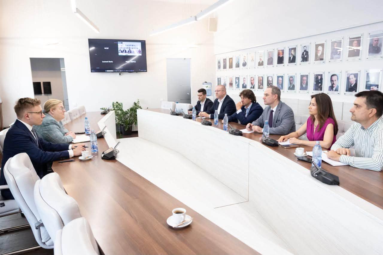 Alexandru Nazare a avut noi discuții cu reprezentanții Moody’s: Menținerea calificativului de investiții este o miză strategică