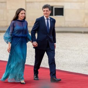Preşedintele Nicuşor Dan postează imagini împreună cu partenera sa, Mirabela Grădinaru, la sosirea la Palatul Elysee: O oportunitate de a consolida dialogul şi cooperarea dintre România şi Franţa - poza 1