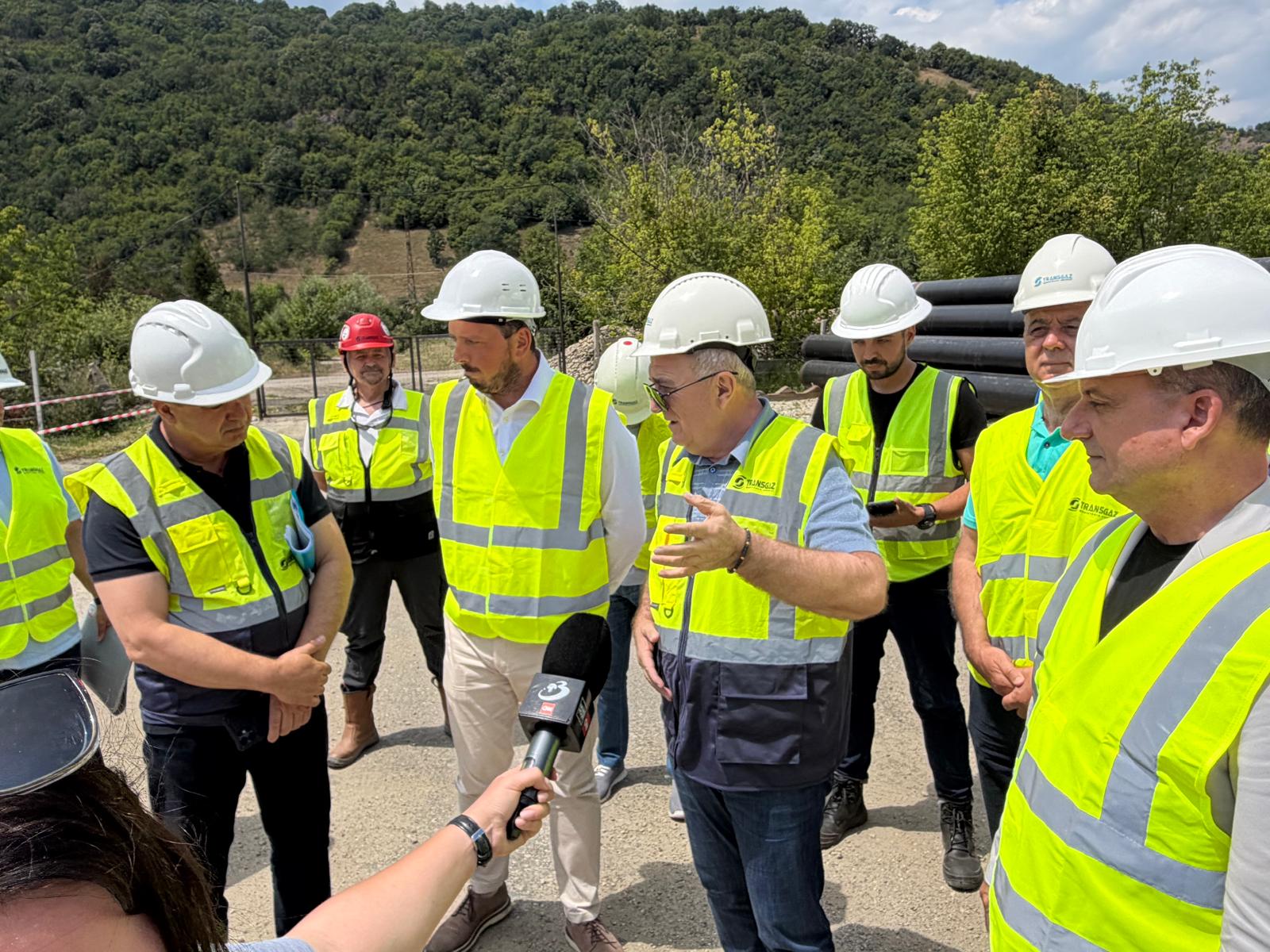 Ion Sterian, directorul general Transgaz, a verificat lucrările la conducta Prunișor&ndash;Orșova&ndash;Băile Herculane&ndash;Jupa; investiția de 682 milioane lei va aduce gaze naturale &icirc;n zeci de localități
 - poza 5