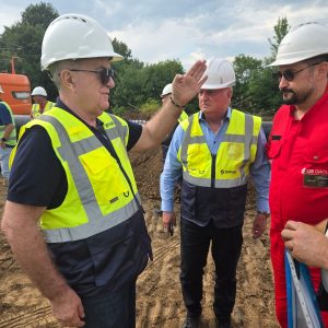 Ion Sterian, directorul general Transgaz, a inspectat lucrările la conducta Tetila–Horezu–Râmnicu Vâlcea, investiție de 303 milioane de lei - poza 1