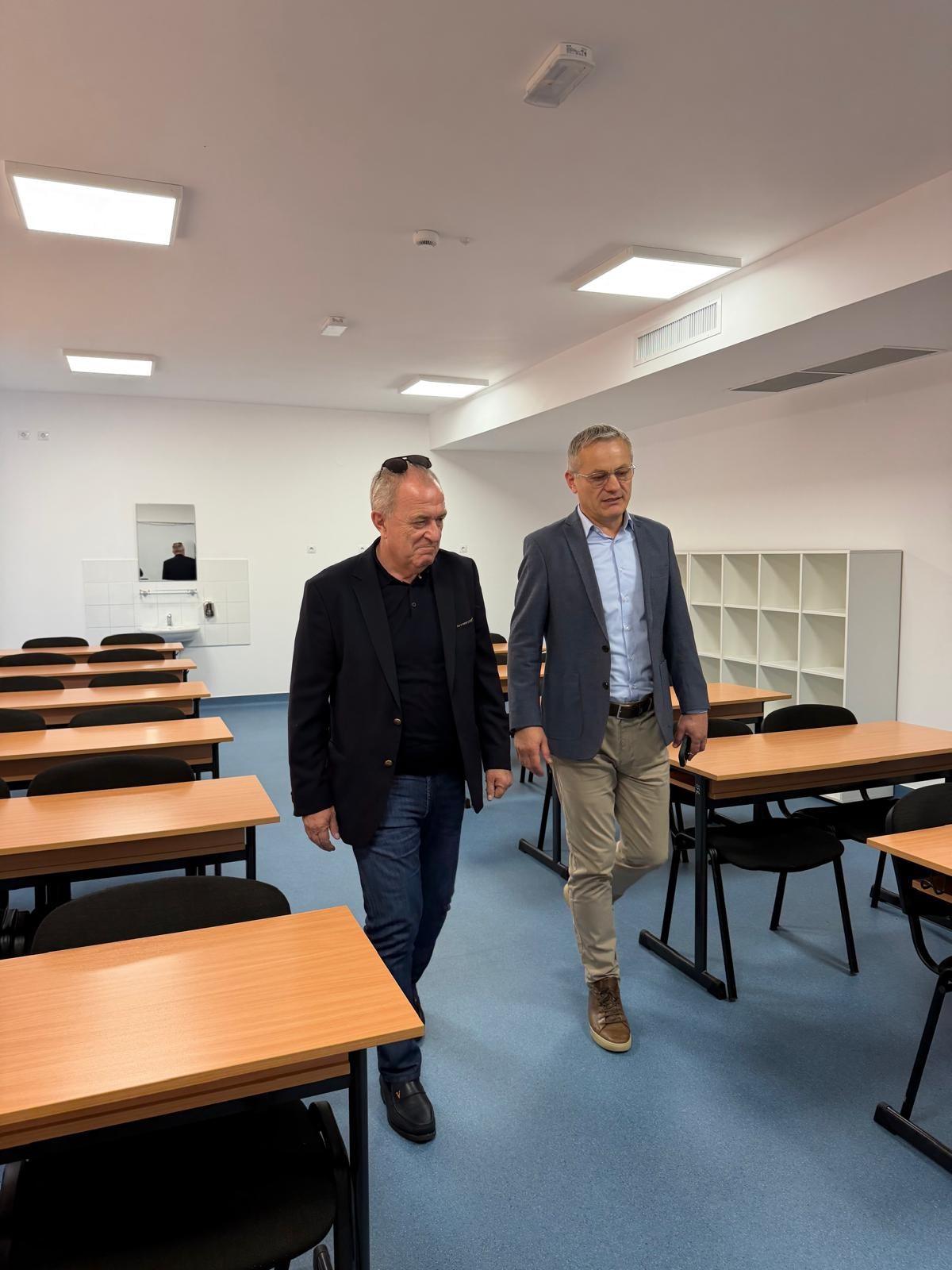 Transgaz accelerează extinderea rețelei de gaze în Bihor: investiții de peste 270 milioane lei pentru aproape 73 km de magistrale noi; Ion Sterian: „Facem politica administrației pentru oameni”
- poza 6