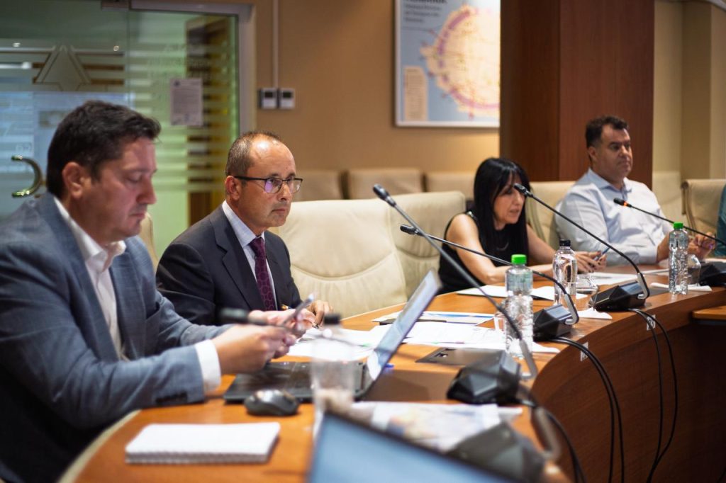 /\Transelectrica:V&acirc;rful de consum de energie este estimat,joi seară, la circa 7.200 MW şi ar putea atinge 7800 MW săptăm&acirc;na viitoare
 - poza 1