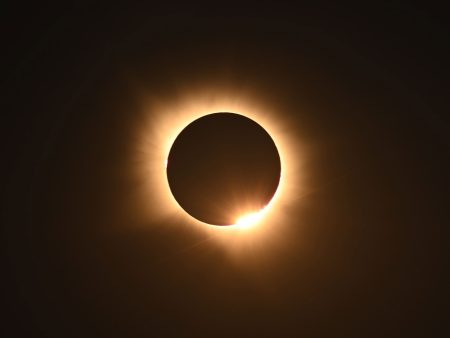 Eclipsa totală de Soare, surprinsă din mai multe regiuni ale Spaniei – imagini spectaculoase (VIDEO/FOTO) - poza 1