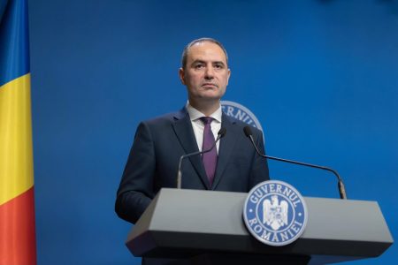 Economia României intrã într-o etapã de reechilibrare: economia își încetinește semnificativ ritmul de contracție și oferã semnale de stabilizare. Urmãtorul pas este transformarea acestei stabilizãri într-o creștere sustenabilã (Nazare) - poza 1