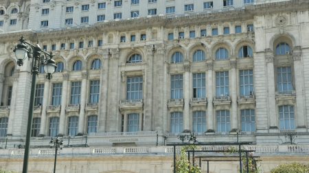 Camera Deputaţilor/ Biroul permanent a aprobat trecerea la votul cu prezenţă fizică în şedinţele de plen - poza 1