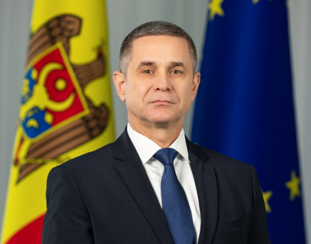 Ministrul apărării din Republica Moldova a refuzat o întrebare în limba rusă, deşi în CV-ul său scrie că vorbeşte limba şi a studiat patru ani în Ucraina: „Nu vă înţeleg!” - poza 1