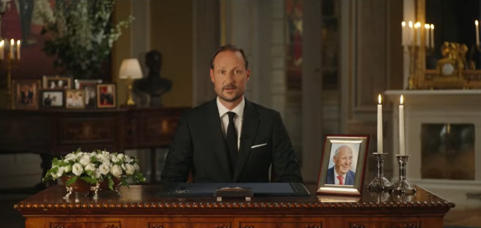 Noul rege al Norvegiei, Haakon al VIII‑lea, i‑a adus un omagiu emoționant tatălui său &icirc;n primul său discurs
 - poza 1