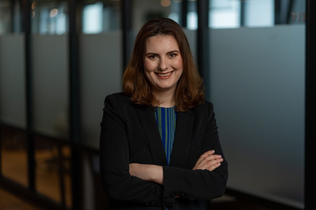 Daniela Goreacii, Future Energy Leaders Rom&acirc;nia: Cele mai eficiente comunități de energie vor fi cele care consumă local o parte c&acirc;t mai mare din energia produsă, utilizează soluții de stocare și &icirc;și adaptează consumul la intervalele cu producție ridicată
 - poza 1