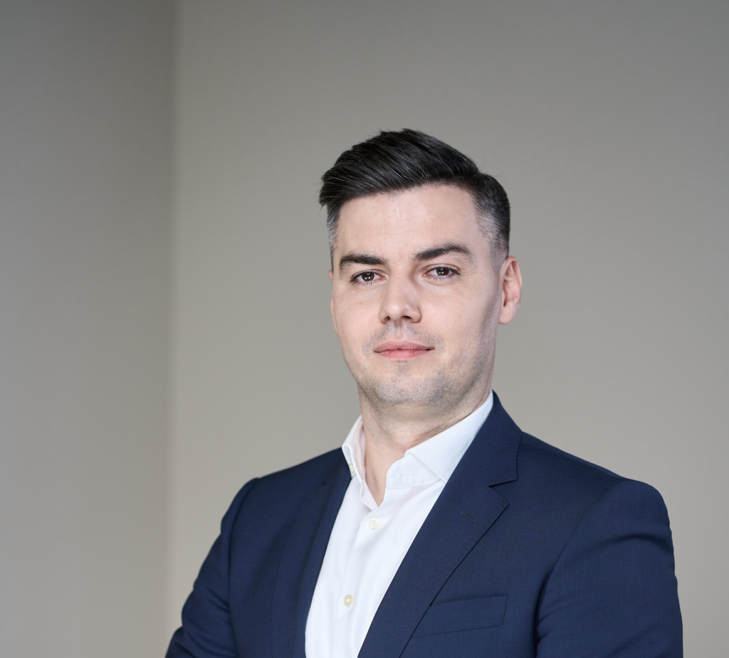 Adrian Negru, Raiffeisen Asset Management: România trece de la cultura economisirii la cultura investițiilor; pregătim un nou fond care va valorifica marile transformări globale
