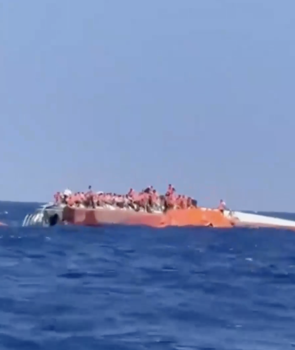 Feribot scufundat în largul Ciprului de Nord, cu aproximativ 270 de persoane la bord