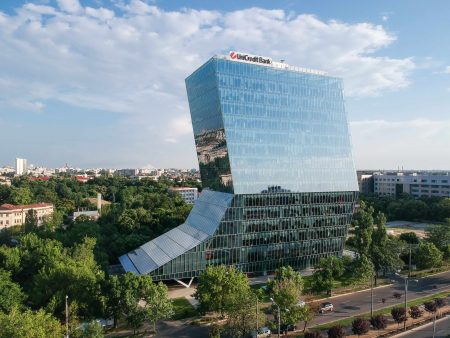 UniCredit Bank România semnează o facilitate de finanțare de 100 milioane de euro cu Banca Europeană de Investiții pentru susținerea IMM-urilor și companiilor de dimensiune media - poza 1