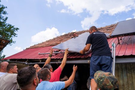 Energia care schimbă vieți: 26 de familii vor beneficia, pentru prima dată, de energie electrică prin instalarea de panouri fotovoltaice, &icirc;n cadrul proiectului &rdquo;Energie pentru Viață&rdquo;
 - poza 1