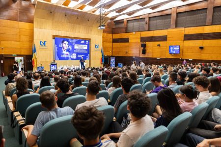 Vishy Anand, ambasadorul Super Foundation, a &icirc;ncheiat un turneu național dedicat promovării șahului &icirc;n Rom&acirc;nia, &icirc;n cadrul Grand Prix Rom&acirc;nia 2026
 - poza 1