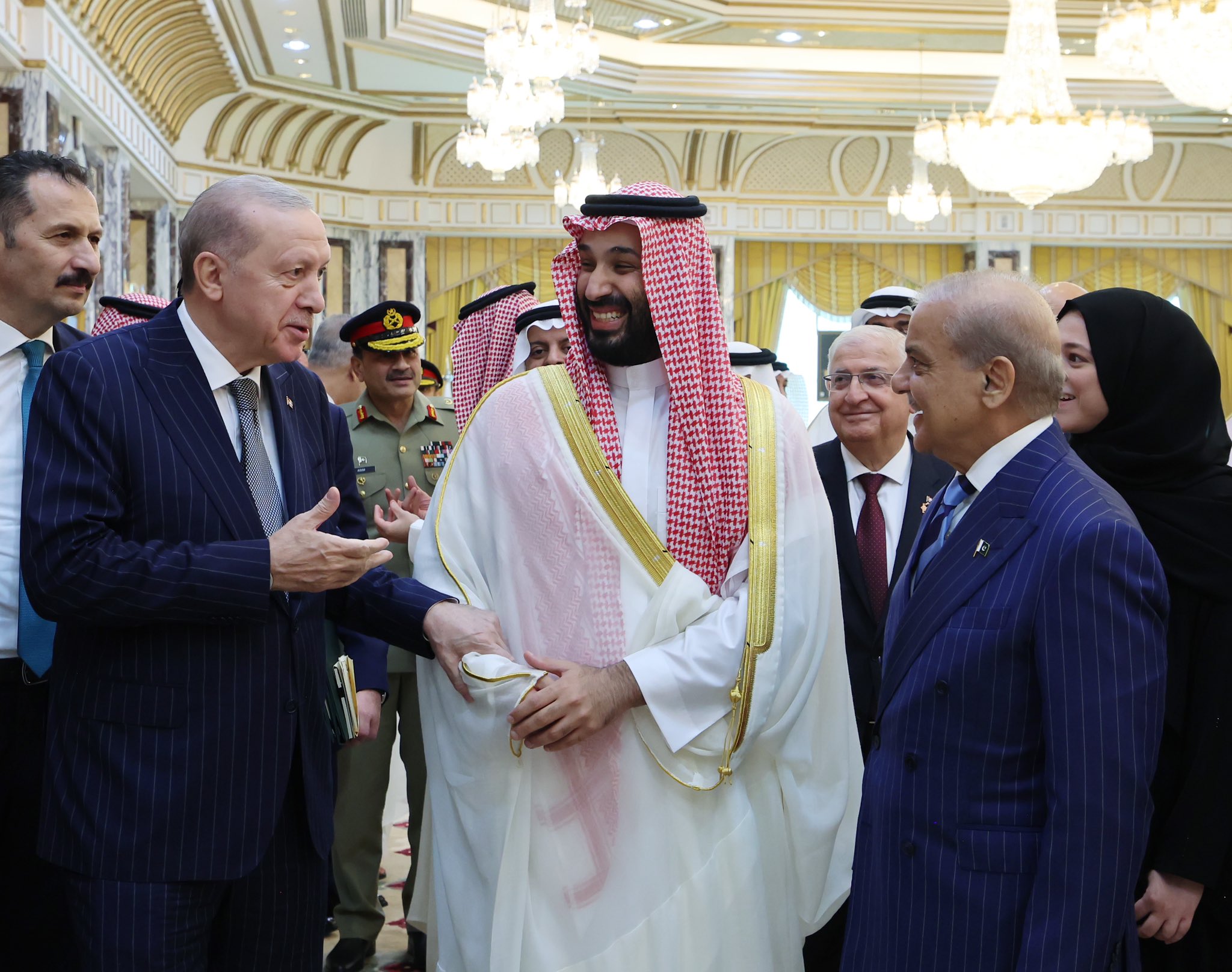Arabia Saudită, Pakistan și Turcia semnează Acordul comun de apărare de la Mecca – un atac asupra oricăreia dintre cele trei țări va fi considerat un atac asupra tuturor
- poza 2