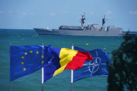 Ziua Marinei Române, sărbătorită la Constanța printr-un amplu exercițiu naval - poza 1