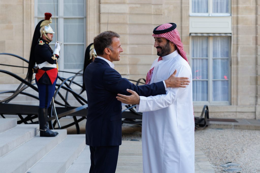 Macron &icirc;l primește pe prințul moștenitor saudit pentru o vizită de două zile, cu teme care variază de la energie la Orientul Mijlociu
 - poza 1