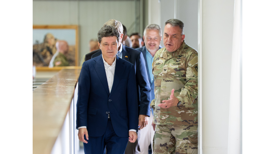 Preşedintele Nicuşor Dan, vizită la Baza 57 Aeriană &bdquo;Mihail Kogălniceanu&rdquo;, &icirc;mpreună cu delegaţia Congresului SUA care se află &icirc;n ţara noastră &ndash; foto
 - poza 6