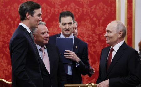 Casa Albă afirmă că emisarii Steve Witkoff şi Jared Kushner au discutat despre „planuri substanţiale” cu Putin. După Moscova, următoarea destinaţie este Kiev - poza 1