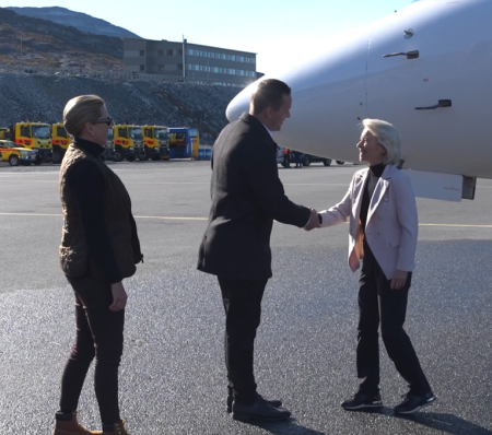 Von der Leyen a sosit în Groenlanda, pentru a demonstra sprijinul UE faţă de insula arctică râvnită de Trump - poza 1