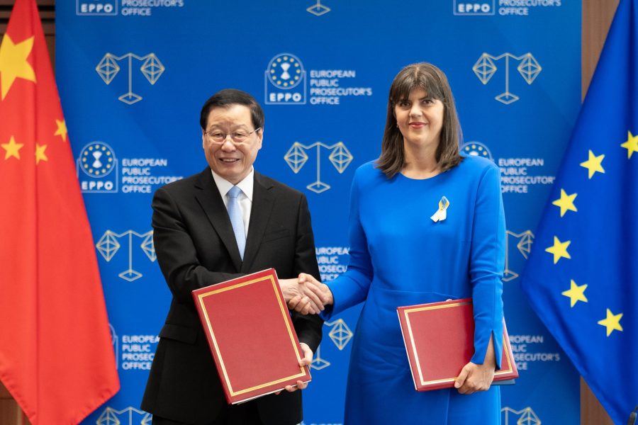 Procurorul-șef european Laura Kövesi și procurorul-șef al Chinei, Ying Yong, semnează un acord pentru consolidarea cooperării judiciare, în cazurile care afectează interesele financiare ale UE