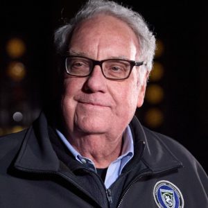 Cine este Howard Graham Buffett, noul președinte al Berkshire Hathaway – fiul lui Warren Buffett, fost șerif, fotograf de război - poza 1