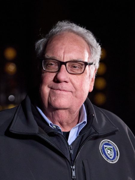 Cine este Howard Graham Buffett, noul președinte al Berkshire Hathaway – fiul lui Warren Buffett, fost șerif, fotograf de război - poza 1