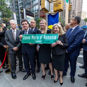 Nicușor Dan și Mirabela Grădinaru au inaugurat la New York „The Queen Marie of Romania Corner”, la 100 de ani de la turneul Reginei Maria în SUA; Regina Maria, „ambasadorul” României în America - poza 1