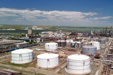 Investiții strategice în modernizarea și extinderea capacității de stocare a rafinăriei Petromidia - poza 1