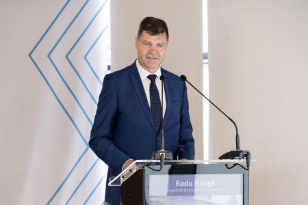 25 de ani de prezență a OMV Petrom la BVB – Radu Hanga: „La 25 de ani de la prima tranzacție, OMV Petrom continuă să scrie viitorul României” - poza 1