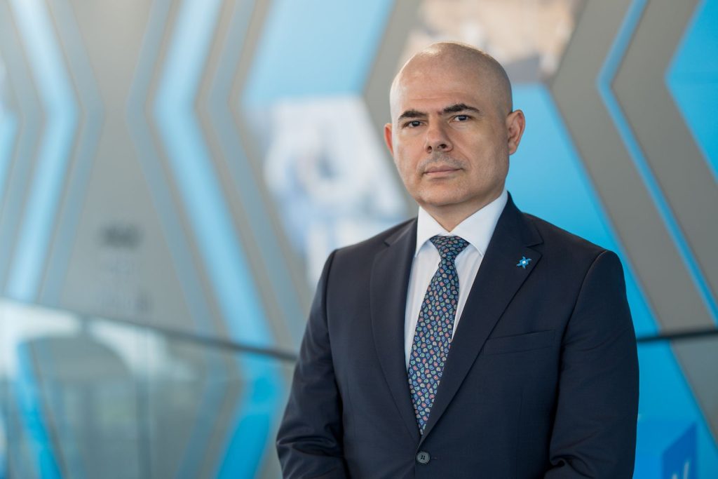 Remus Vulpescu, BVB: Indicele BET este &icirc;ncă peste un sfert deasupra nivelului de la &icirc;nceputul anului, &icirc;nsă ultima lună a adus o corecţie de peste 10% faţă de maximul lunii august; Datorăm investitorilor o infrastructură care merge perfect şi c&acirc;nd piaţa urcă şi c&acirc;nd scade
 - poza 1