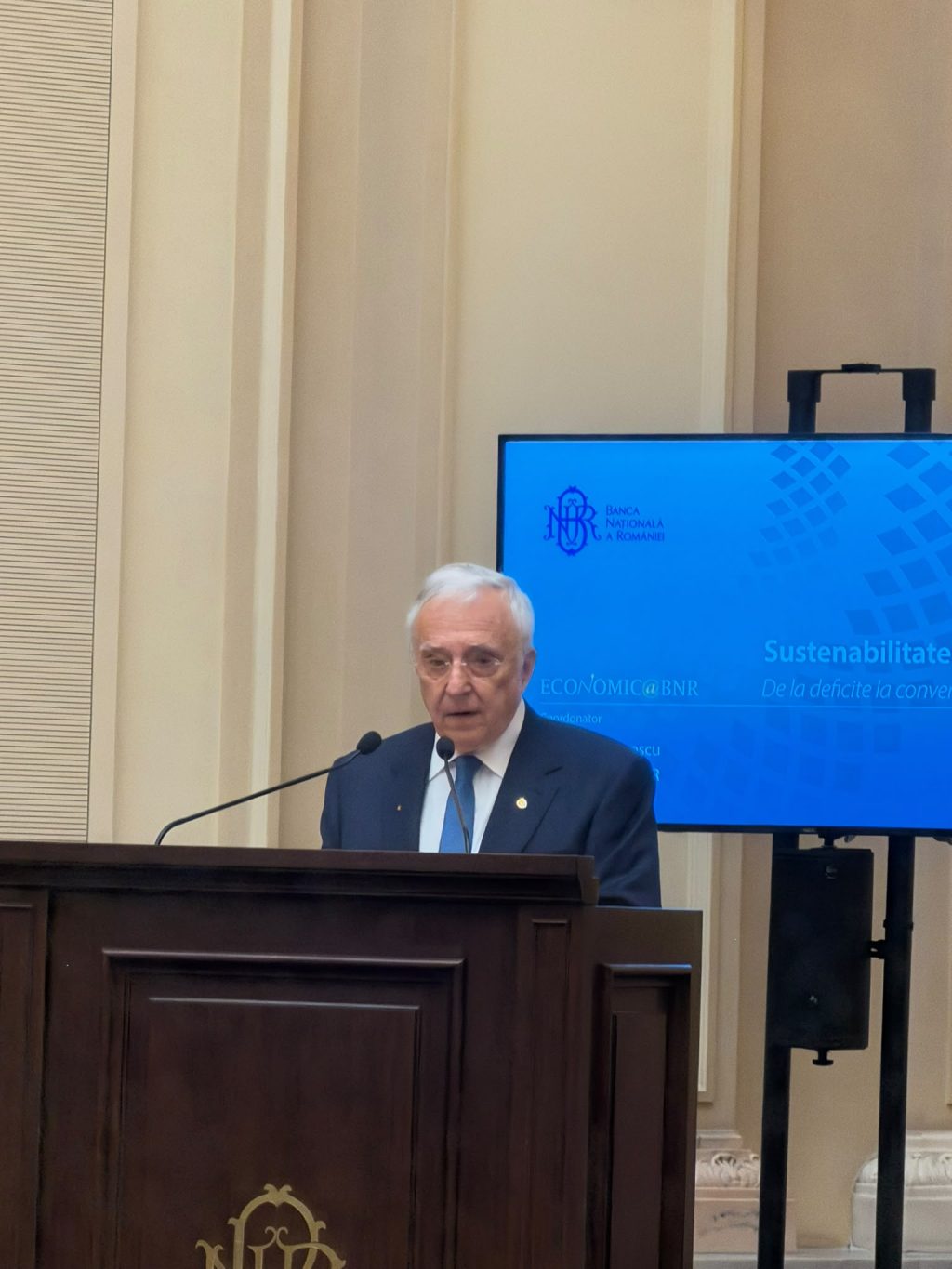Isărescu, BNR: Parcursul de consolidare fiscal-bugetară este esențial pentru credibilitatea Rom&acirc;niei
 - poza 1