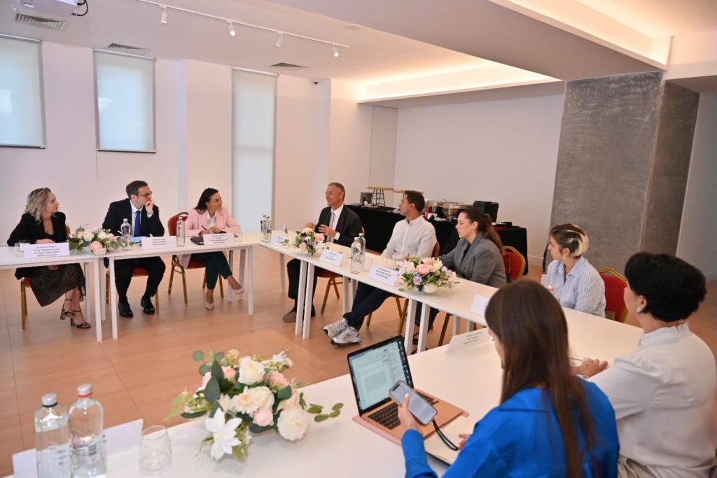 Institutul Rom&acirc;n pentru &Icirc;mbătr&acirc;nire Activă pregăteşte, cu mediul de afaceri, Pactul pentru Demografie, Familie şi Competitivitate Economică
 - poza 1