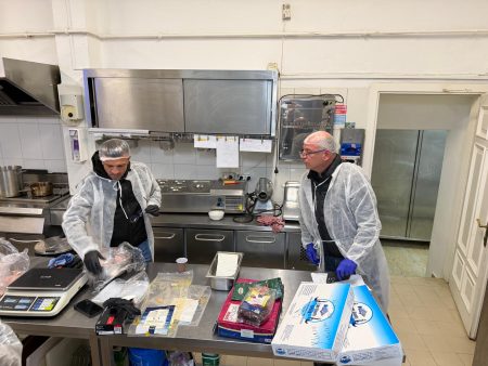 ANSVSA a suspendat activitatea unităţii de la Palatul Brukenthal din Avrig, în urma suspiciunii de toxiinfecţie alimentară colectivă - poza 1
