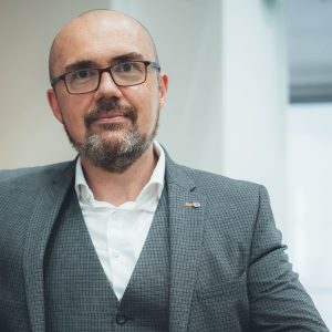 Născut la Timișoara, Hans-Thomas Tillschneider este considerat „creierul” programului radical al AfD din Saxonia-Anhalt - poza 1