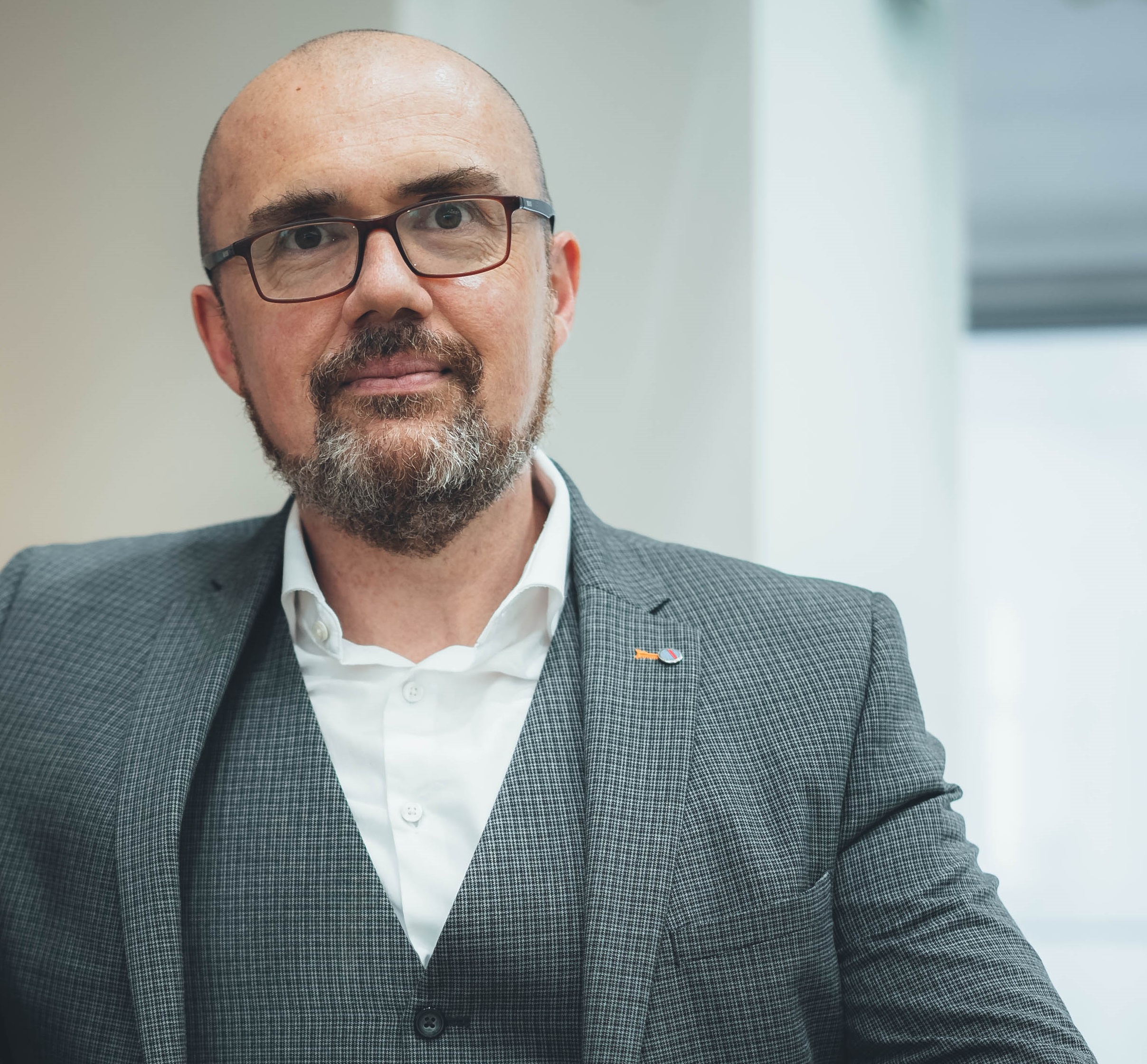 Născut la Timișoara, Hans-Thomas Tillschneider este considerat „creierul” programului radical al AfD din Saxonia-Anhalt