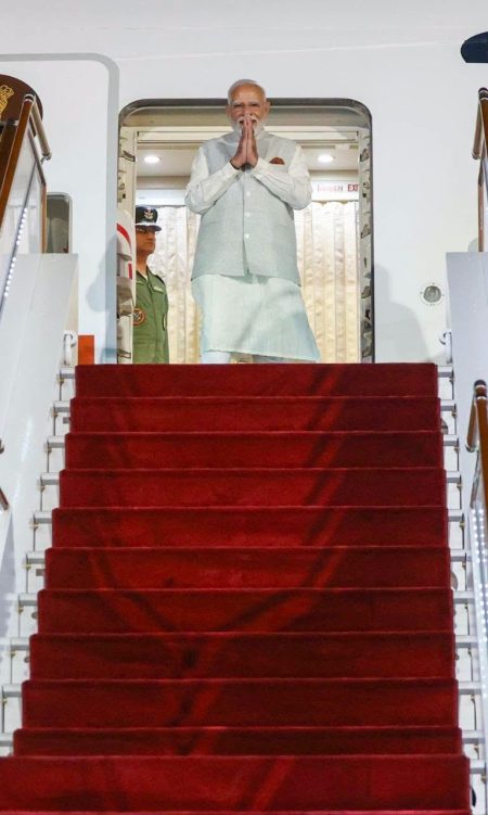 Premierul indian Narendra Modi a îndemnat Rusia să pună capăt războiului din Ucraina, pe fondul amenințării SUA cu impunerea de tarife asupra petrolului rusesc - poza 1