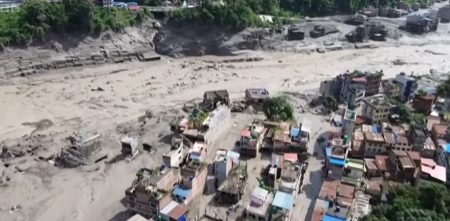 Oamenii de știință chinezi avertizaseră asupra riscului unor noi inundații glaciare în regiunea de la granița Nepal-China, cu un an înaintea catastrofei - poza 1